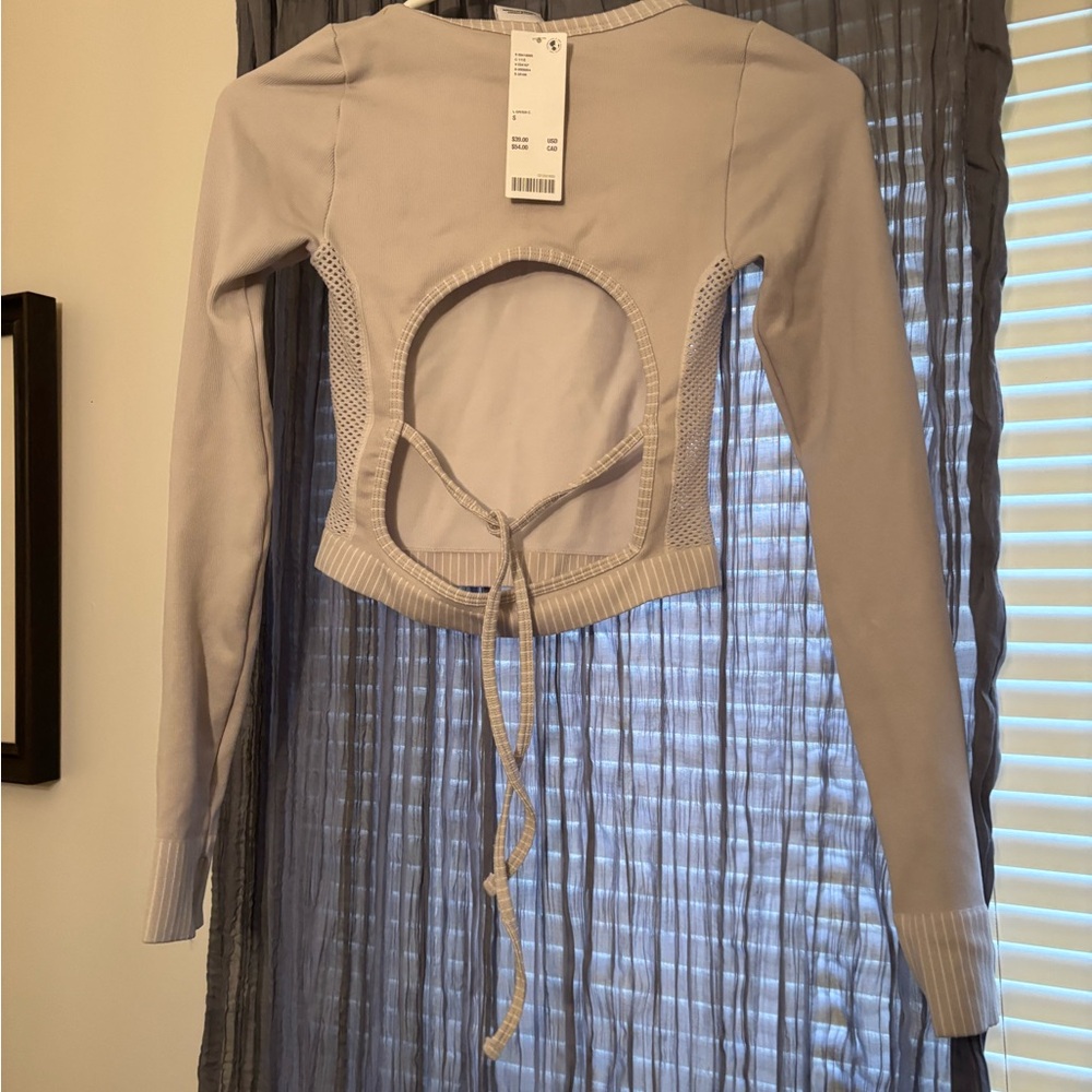 Urban Outfitters Gray Ling sleeve - Picture 2 of 7